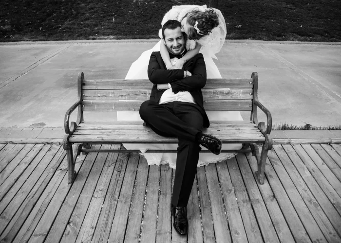 Fotógrafo de bodas capturando momento emotivo